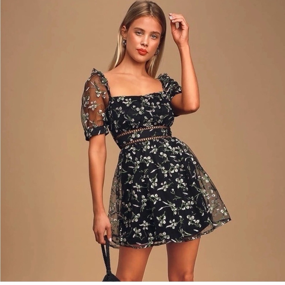 Lulu's Radiant Love Black Floral Embroidered Short Sleeve Skater Dress Sz M
